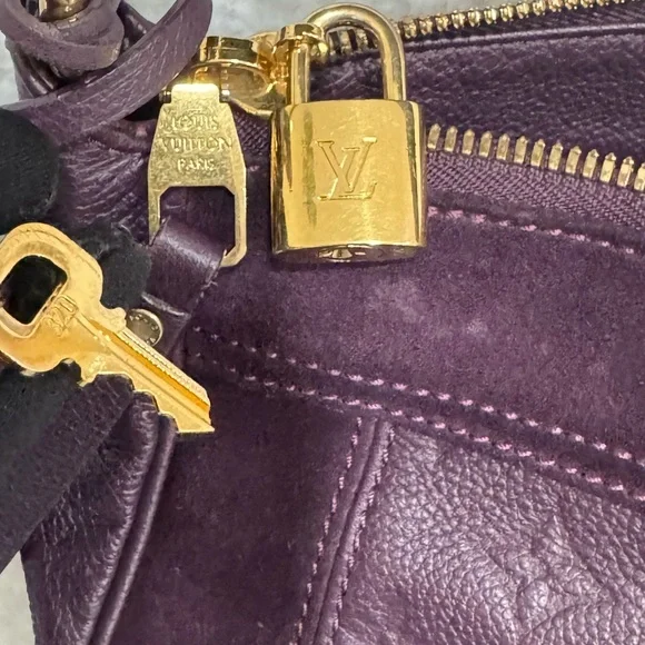 Louis Vuitton Elegant Purple Designer Women's Bag - Picture 5 of 10